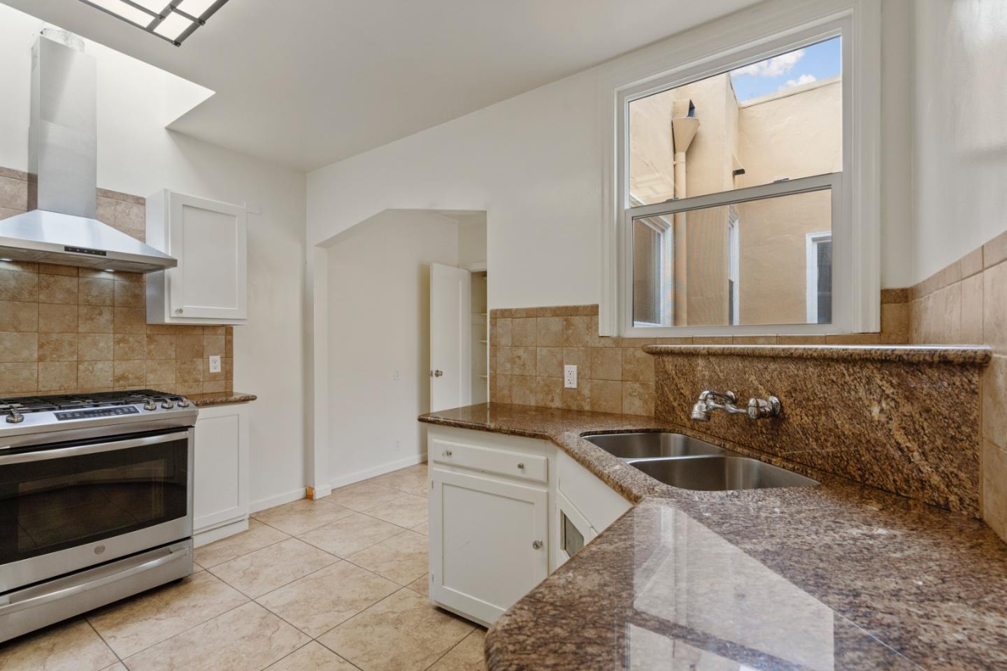 Detail Gallery Image 11 of 27 For 188 School St, Daly City,  CA 94014 - 3 Beds | 2 Baths