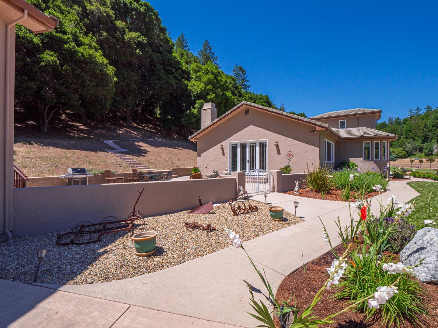 Detail Gallery Image 11 of 107 For 425 Bear Valley Road, Aptos,  CA 95003 - 3 Beds | 2/1 Baths