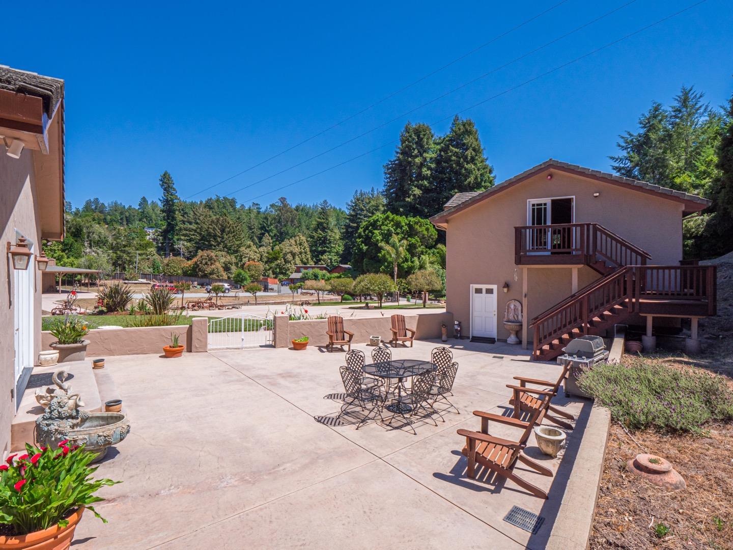 Detail Gallery Image 13 of 107 For 425 Bear Valley Road, Aptos,  CA 95003 - 3 Beds | 2/1 Baths