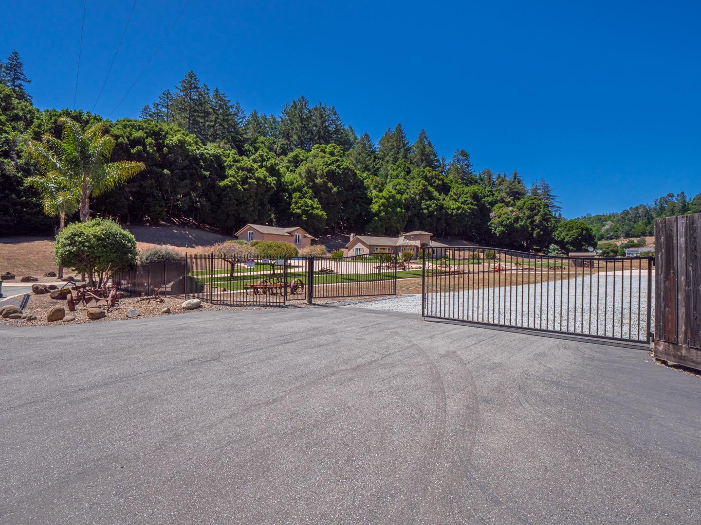Detail Gallery Image 18 of 107 For 425 Bear Valley Road, Aptos,  CA 95003 - 3 Beds | 2/1 Baths
