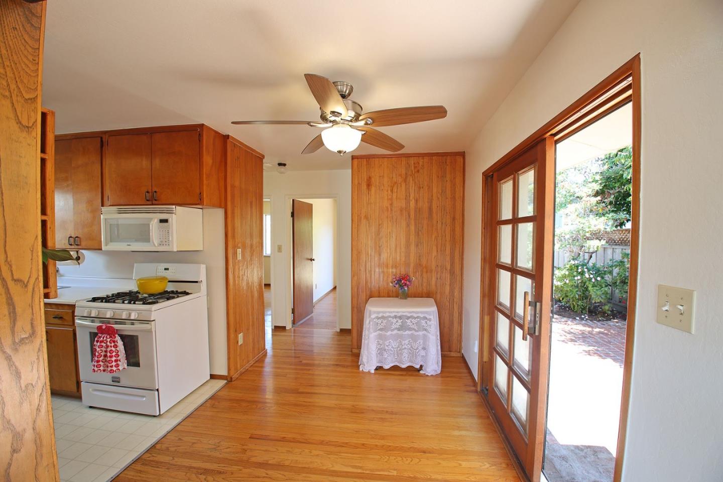 Detail Gallery Image 6 of 20 For 210 Saxon Ave, Capitola,  CA 95010 - 2 Beds | 1 Baths