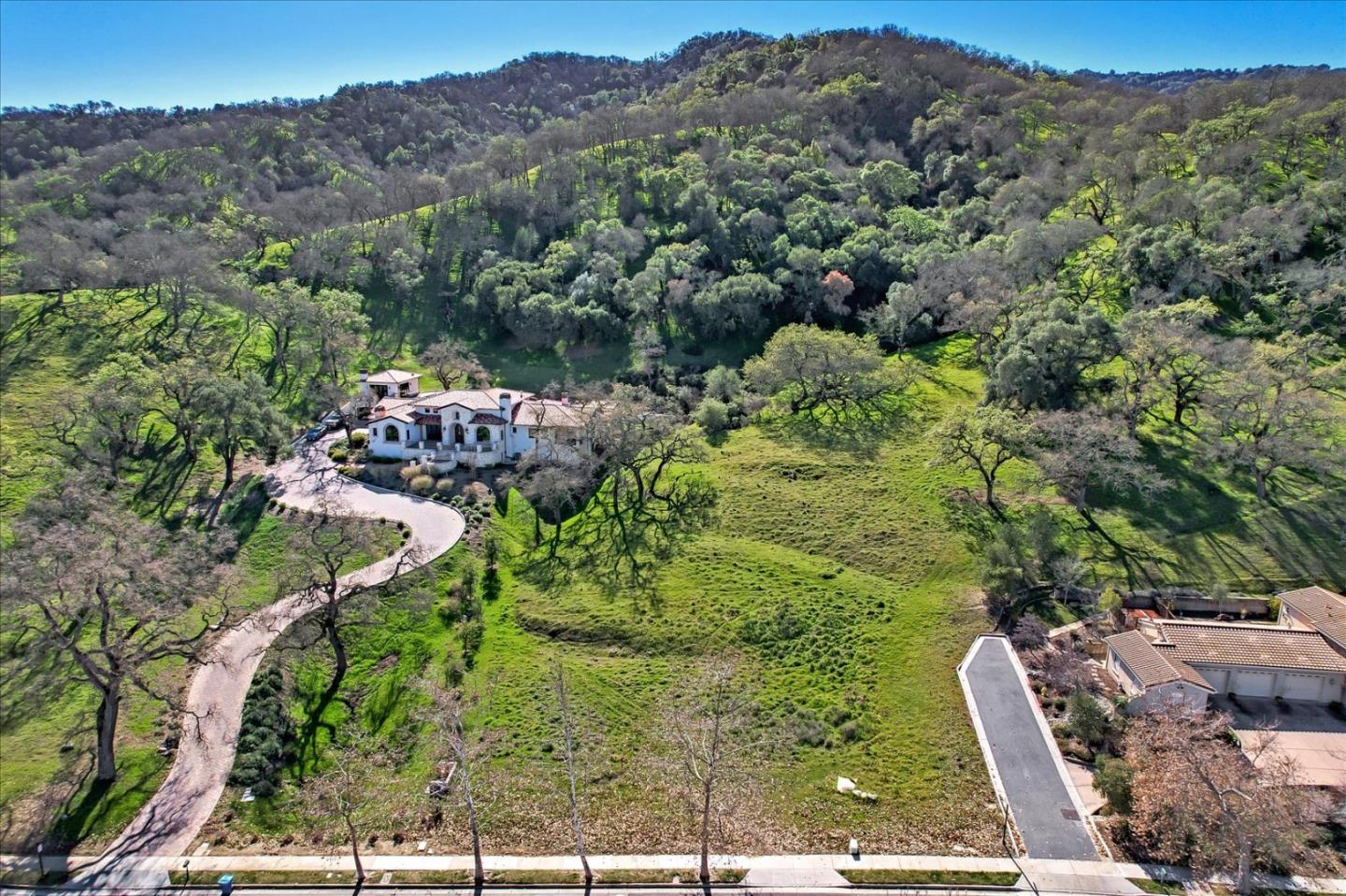 Photo of 7231 Eagle Ridge Dr in Gilroy, CA