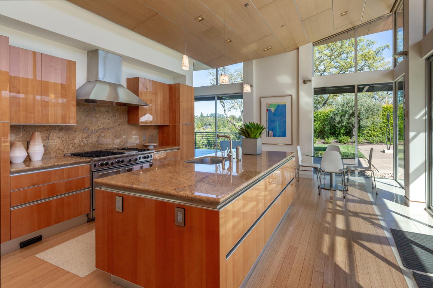 Detail Gallery Image 13 of 43 For 1 Grove Ct, Portola Valley,  CA 94028 - 3 Beds | 3/1 Baths