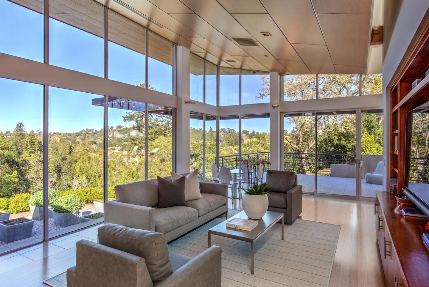 Detail Gallery Image 16 of 43 For 1 Grove Ct, Portola Valley,  CA 94028 - 3 Beds | 3/1 Baths