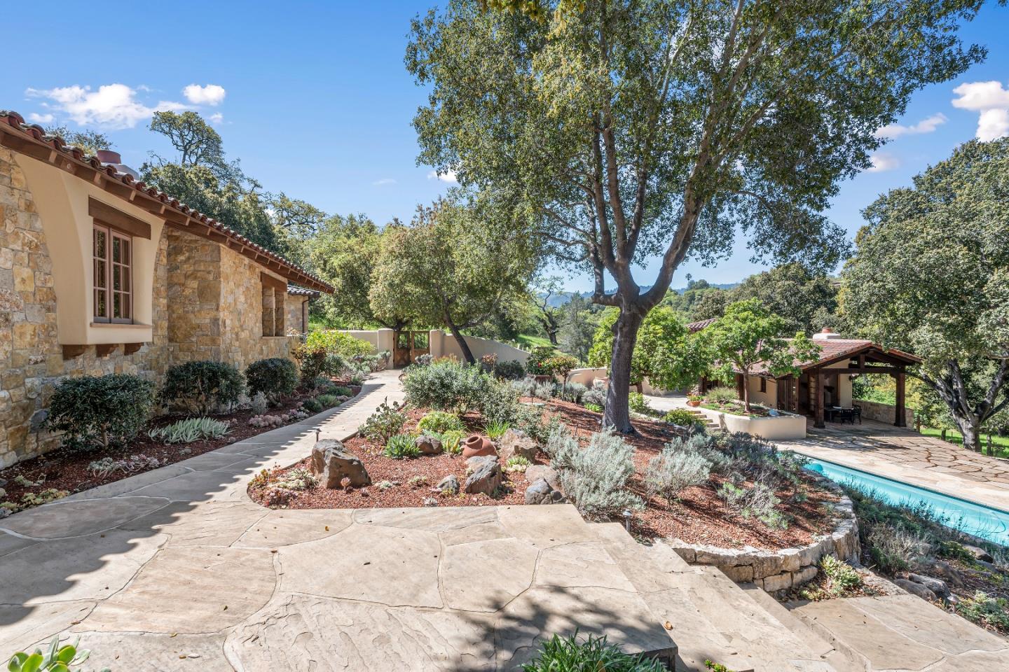 Detail Gallery Image 7 of 79 For 178 Pinon Dr, Portola Valley,  CA 94028 - 4 Beds | 4/1 Baths