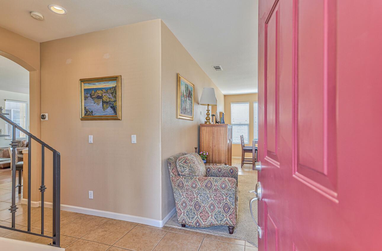 Detail Gallery Image 4 of 40 For 1335 Cassino Way, Salinas,  CA 93905 - 3 Beds | 4 Baths