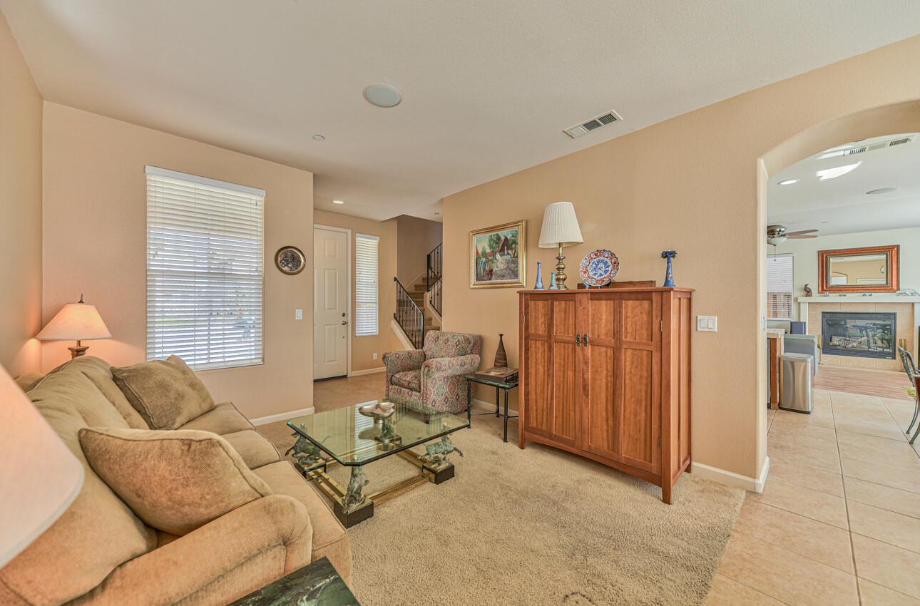 Detail Gallery Image 6 of 40 For 1335 Cassino Way, Salinas,  CA 93905 - 3 Beds | 4 Baths