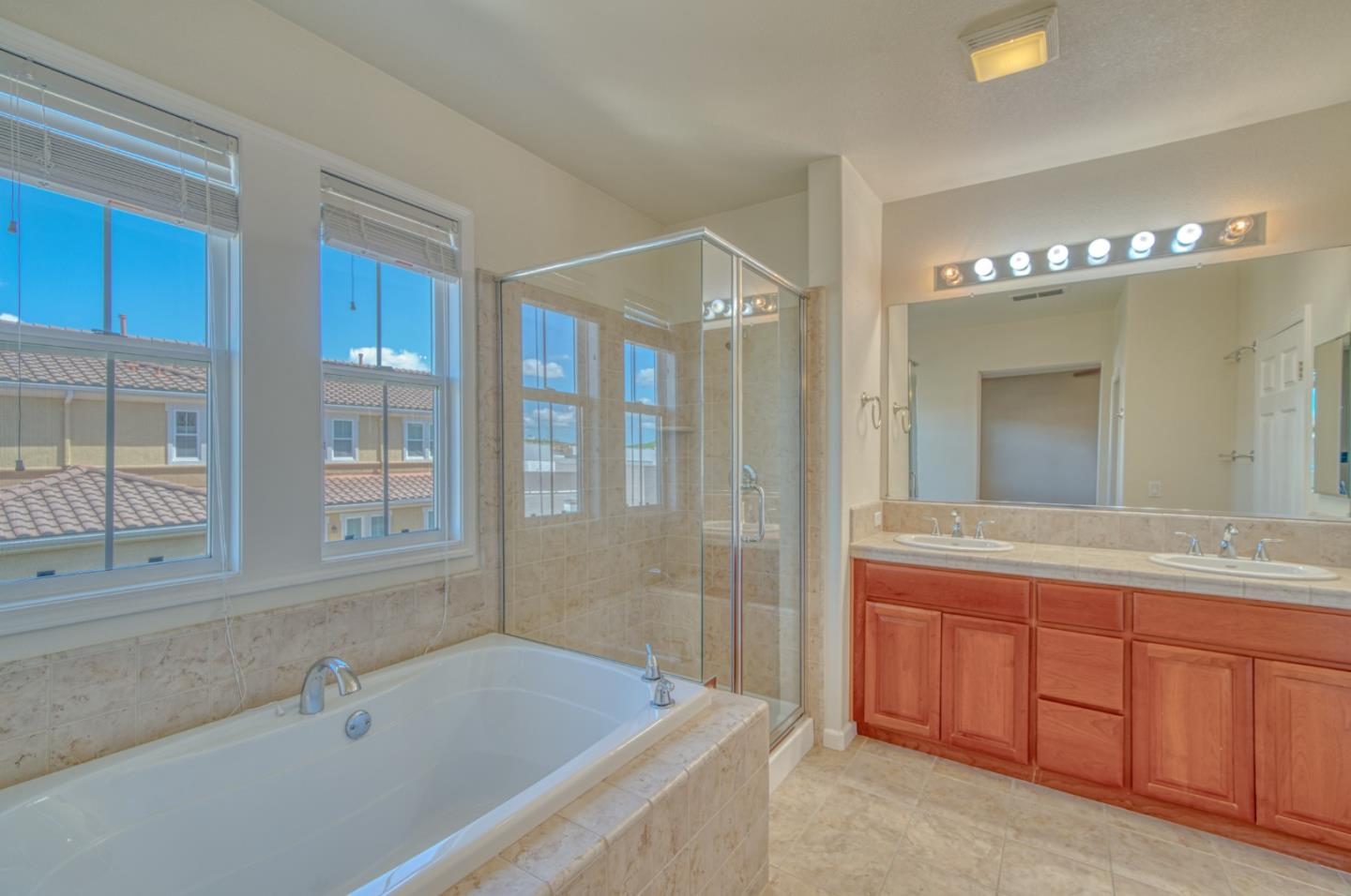 Detail Gallery Image 17 of 23 For 4246 Fitzwilliam St, Dublin,  CA 94568 - 3 Beds | 2/1 Baths