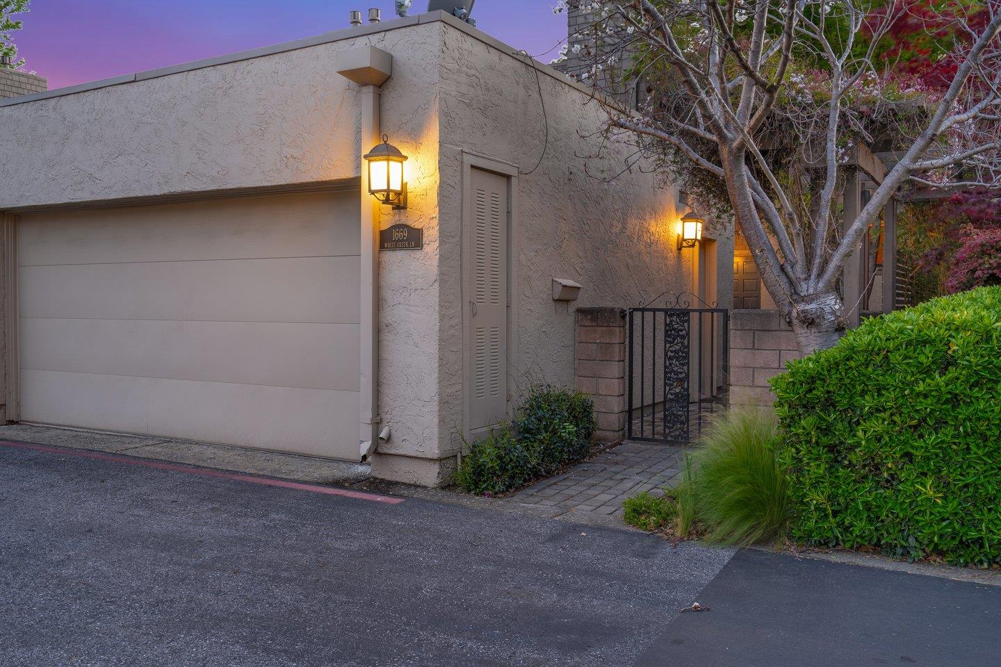 Detail Gallery Image 1 of 43 For 1669 White Creek Ln, San Jose,  CA 95125 - 3 Beds | 2/1 Baths