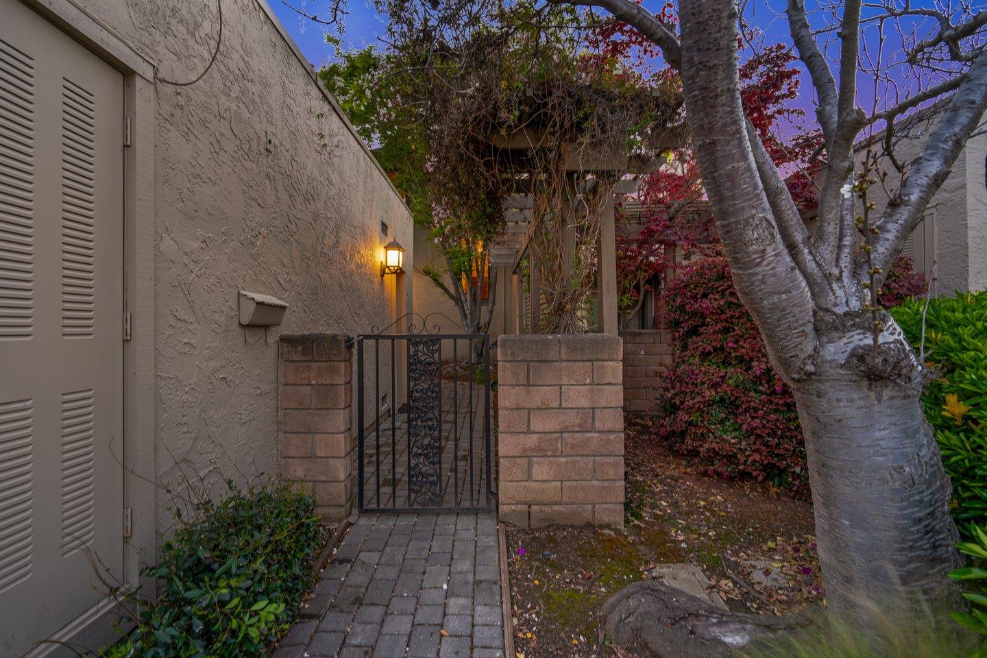 Detail Gallery Image 3 of 43 For 1669 White Creek Ln, San Jose,  CA 95125 - 3 Beds | 2/1 Baths