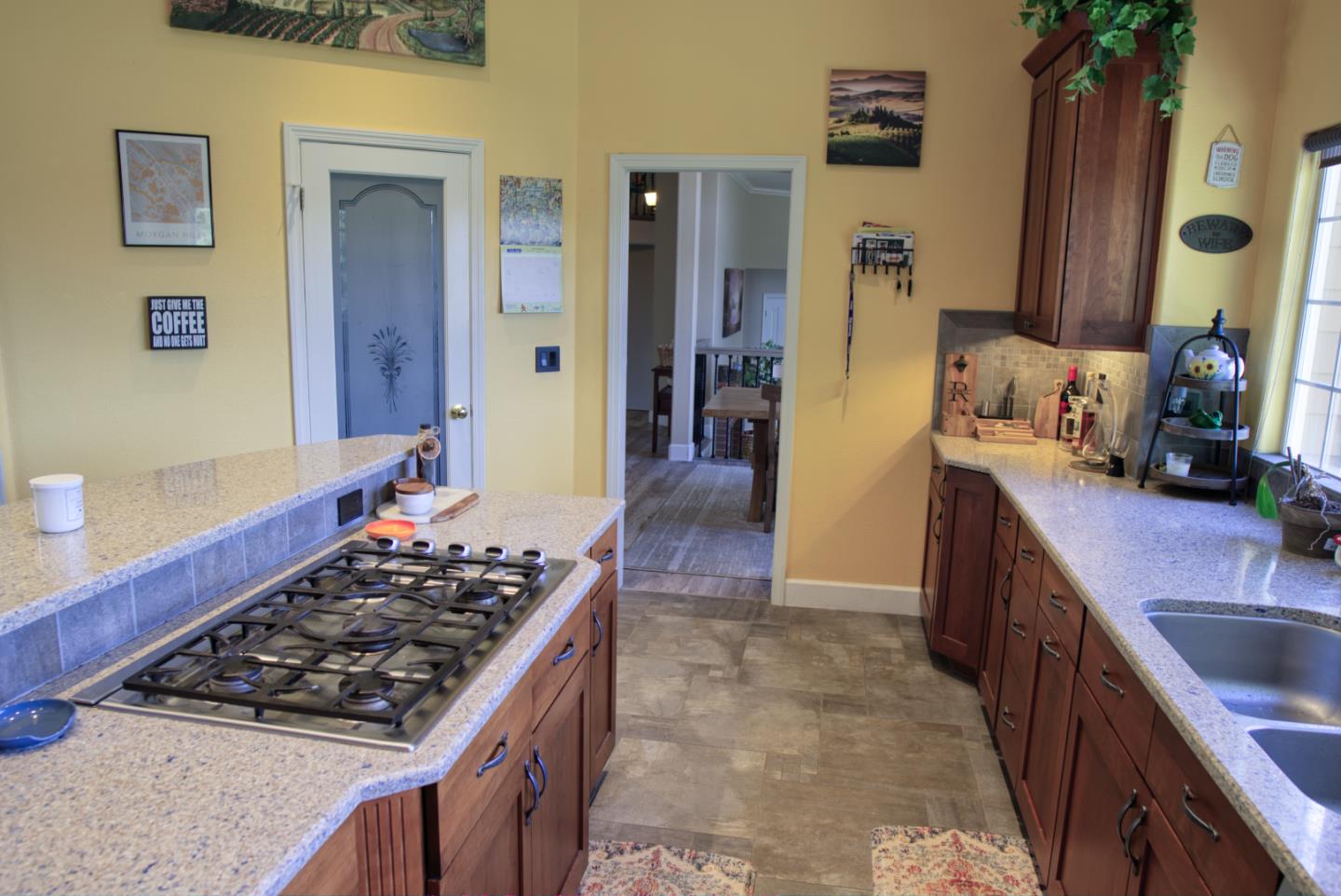 Detail Gallery Image 23 of 84 For 3410 White Oak Ct, Morgan Hill,  CA 95037 - 5 Beds | 2/1 Baths