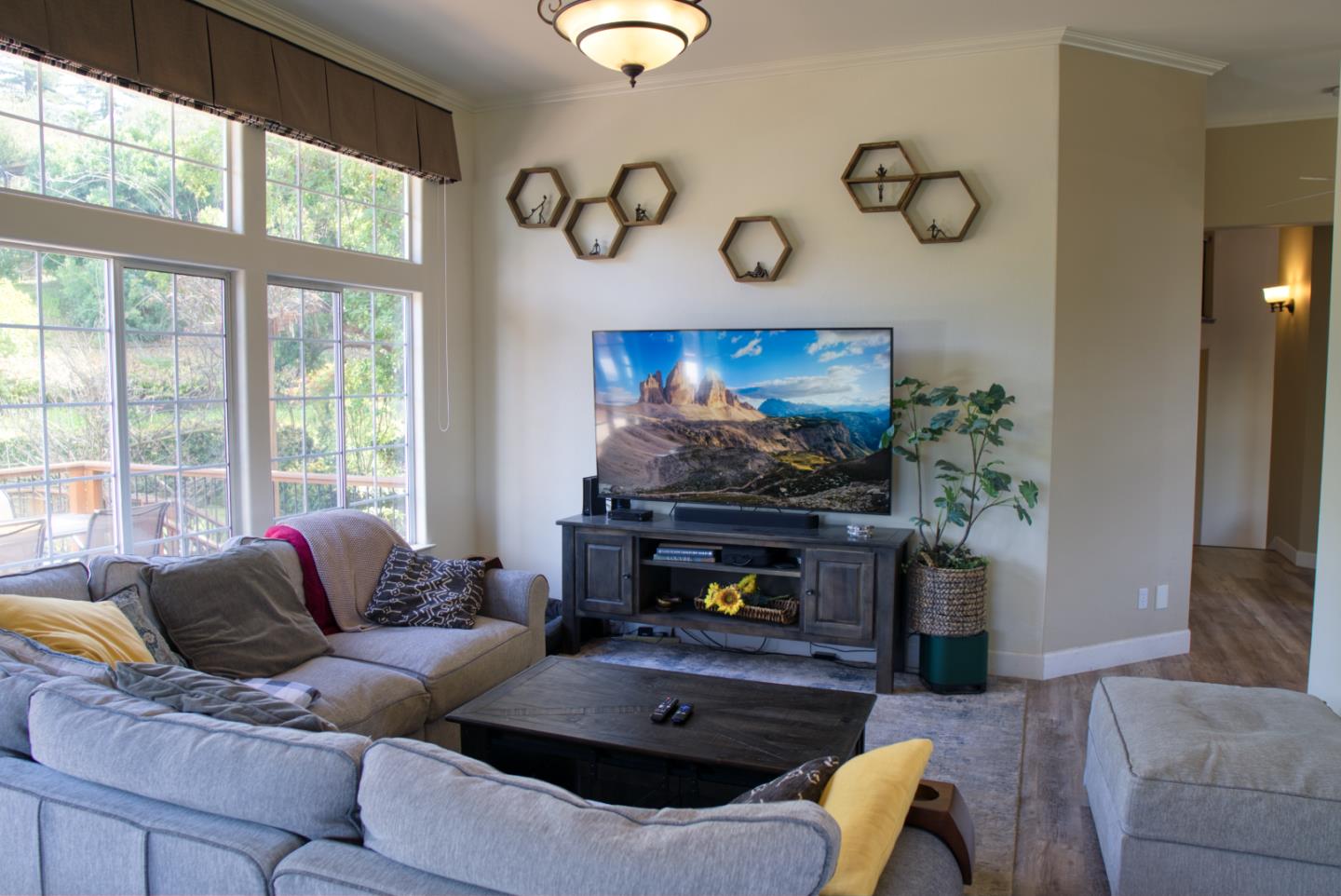 Detail Gallery Image 33 of 84 For 3410 White Oak Ct, Morgan Hill,  CA 95037 - 5 Beds | 2/1 Baths