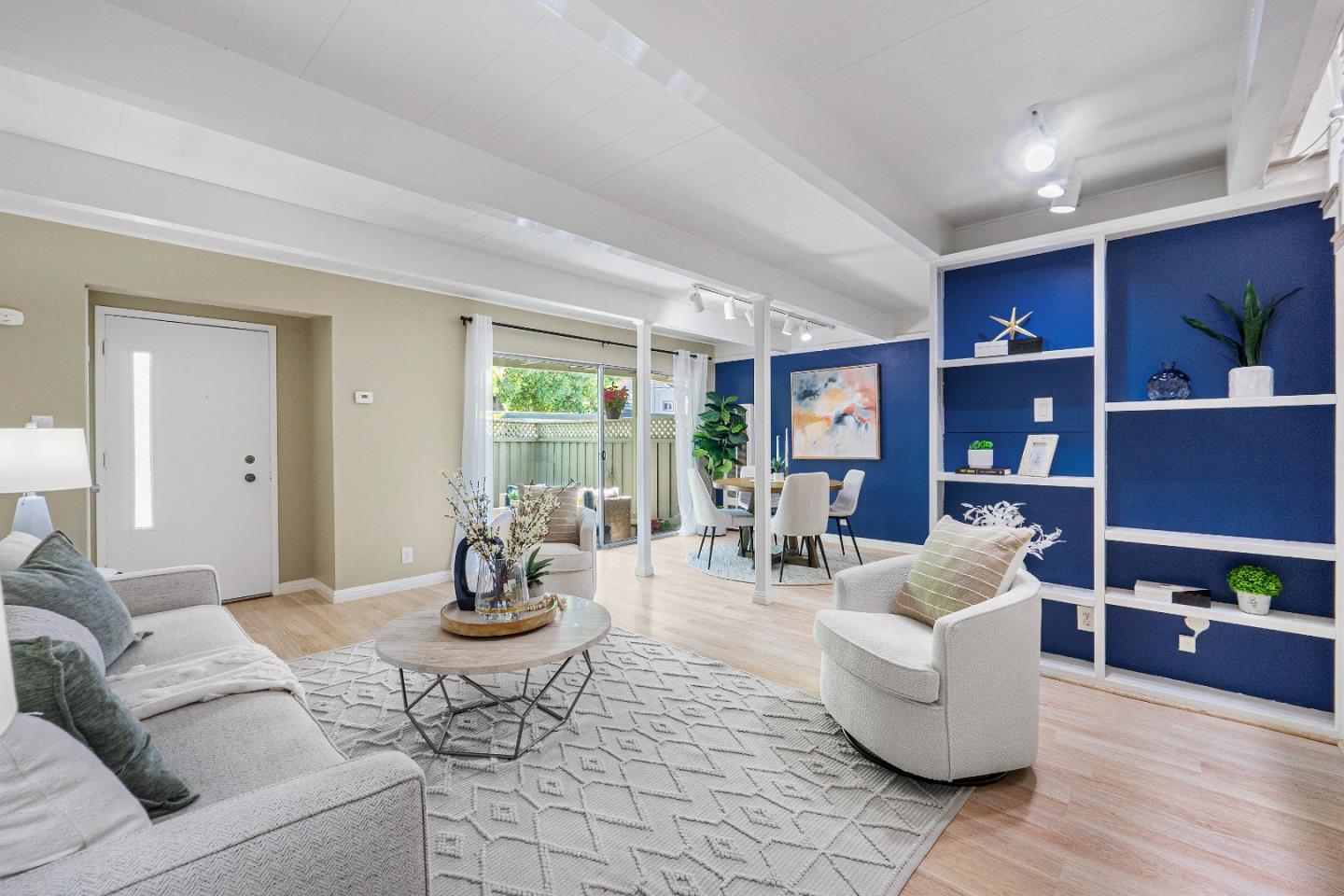 Detail Gallery Image 1 of 1 For 278 Monroe Dr #20,  Mountain View,  CA 94040 - 2 Beds | 1 Baths