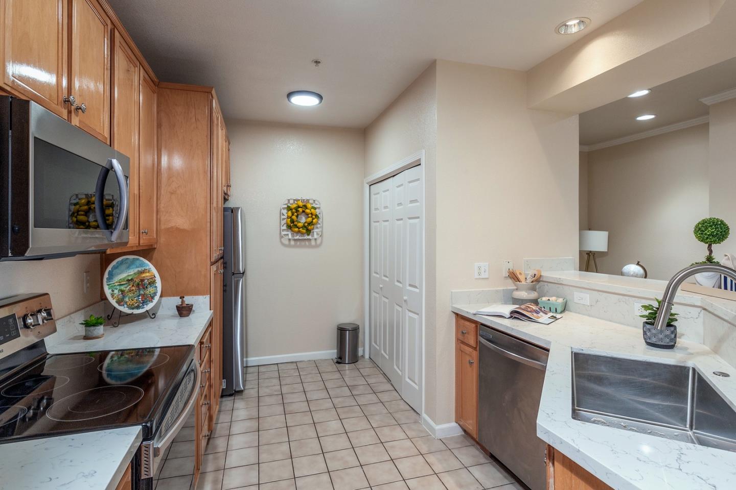 Detail Gallery Image 5 of 22 For 38700 Tyson Ln 203a,  Fremont,  CA 94536 - 2 Beds | 2 Baths