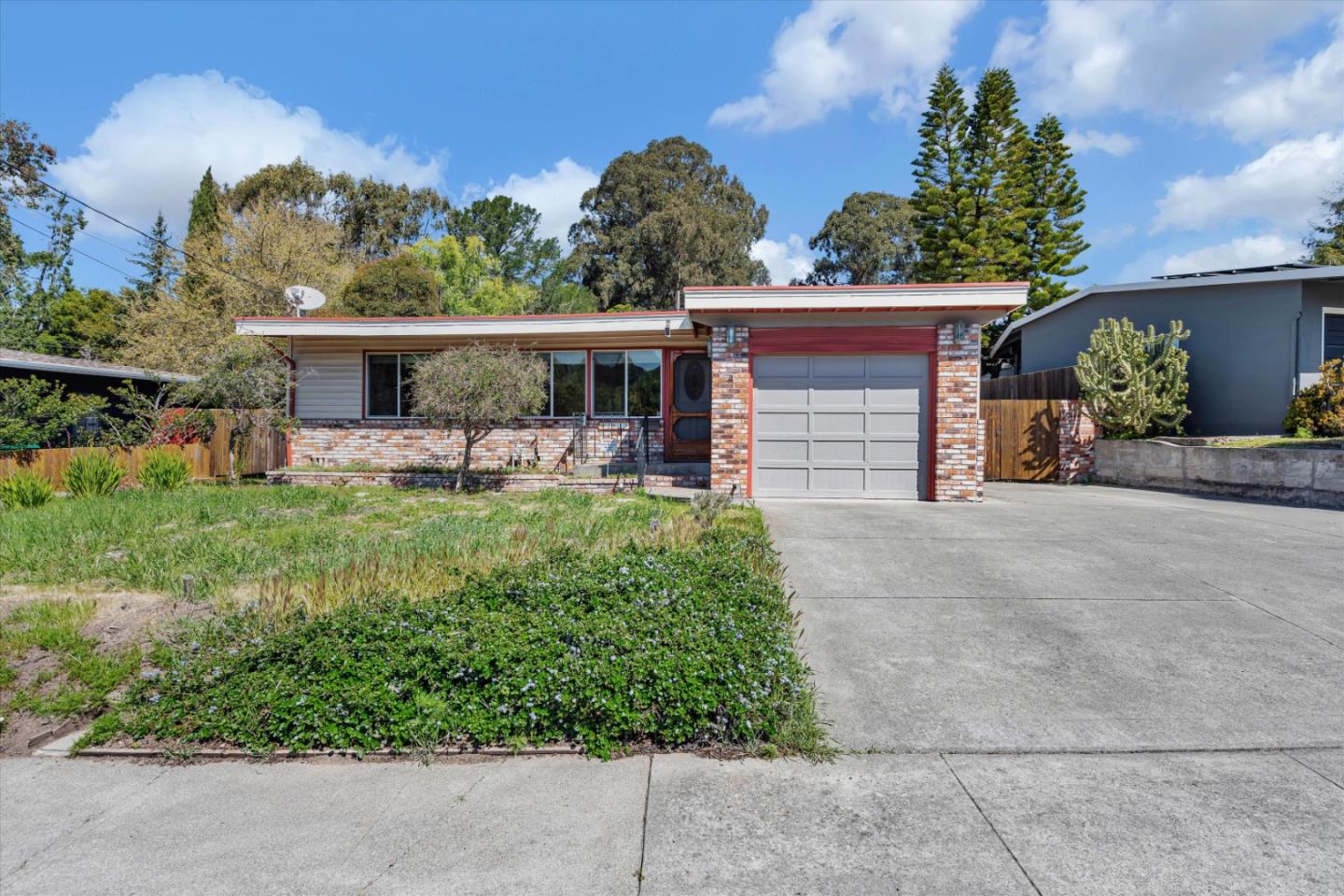 Detail Gallery Image 1 of 29 For 2615 Sheldon Dr, El Sobrante,  CA 94803 - 3 Beds | 1 Baths