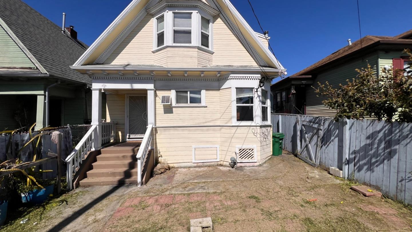 Photo of 2504 E 24th St in Oakland, CA