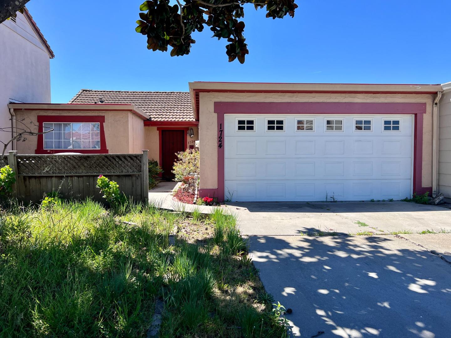 Detail Gallery Image 1 of 1 For 1724 Cherokee Dr, Salinas,  CA 93906 - 2 Beds | 1 Baths