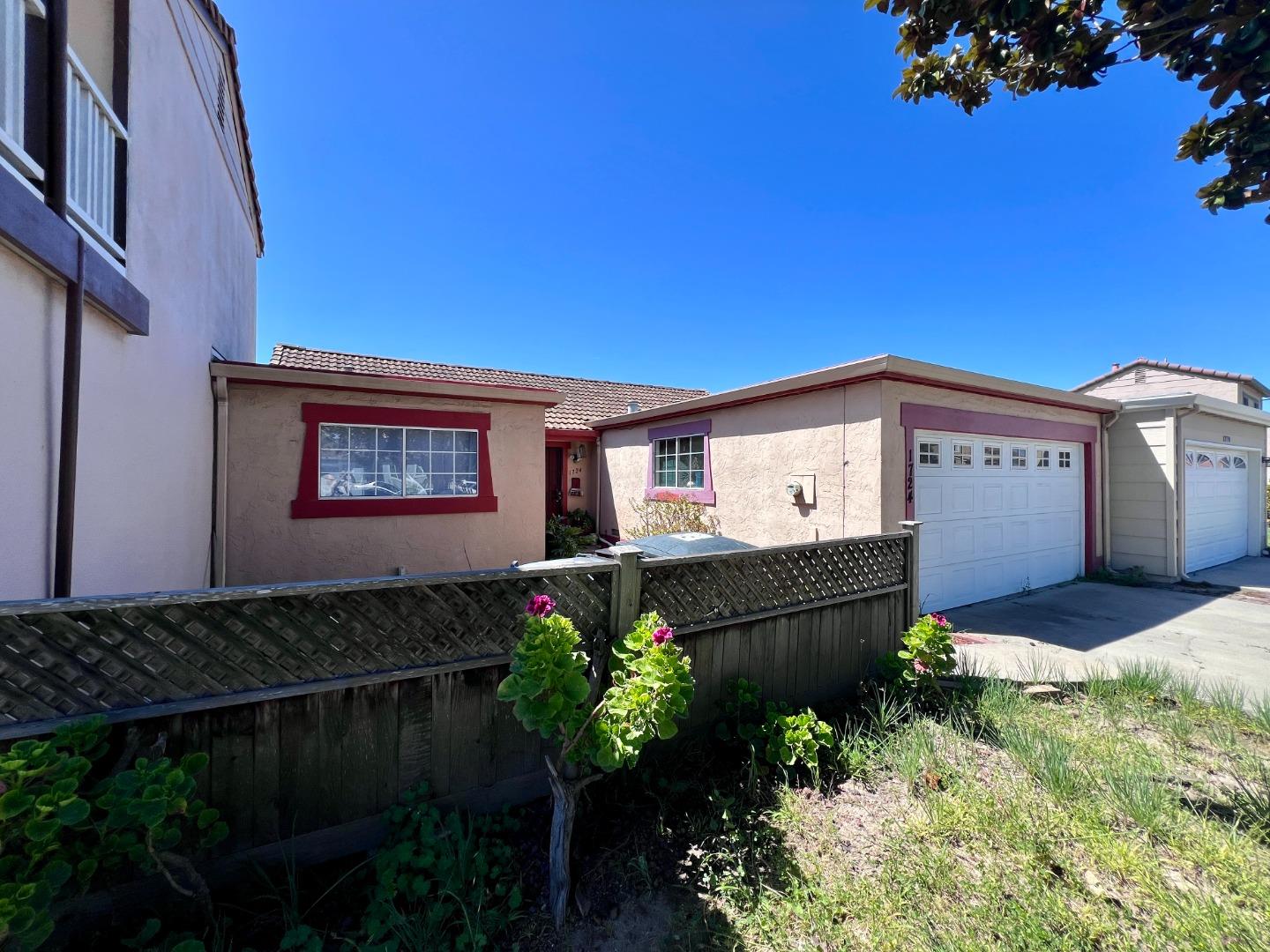 Detail Gallery Image 2 of 3 For 1724 Cherokee Dr, Salinas,  CA 93906 - 2 Beds | 1 Baths