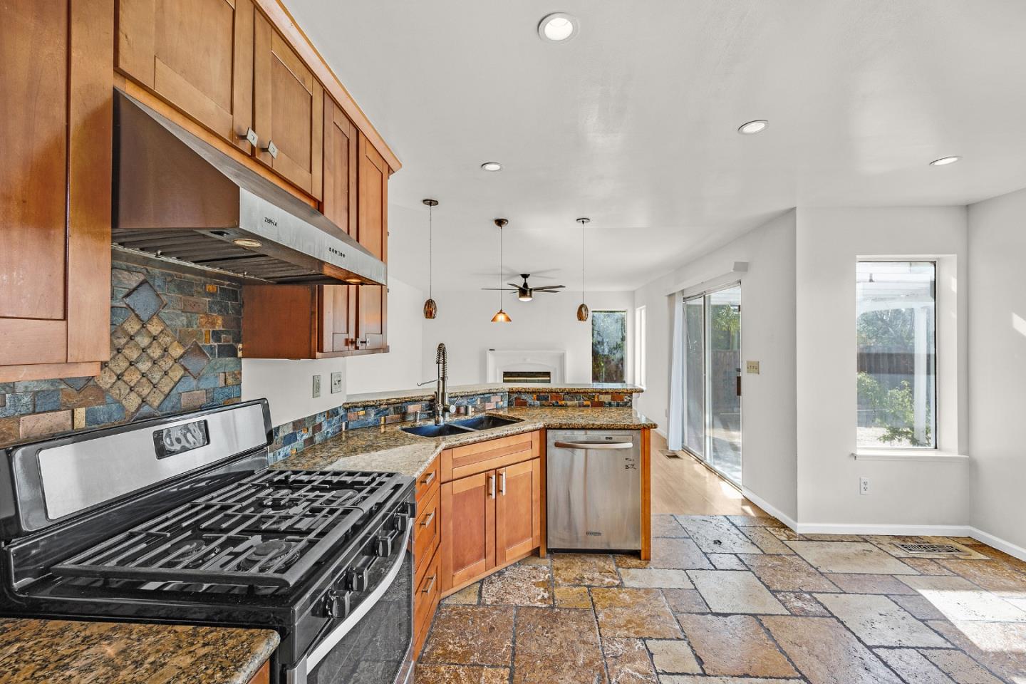 Detail Gallery Image 10 of 28 For 3124 Terrace View Ave, Antioch,  CA 94531 - 4 Beds | 2/1 Baths