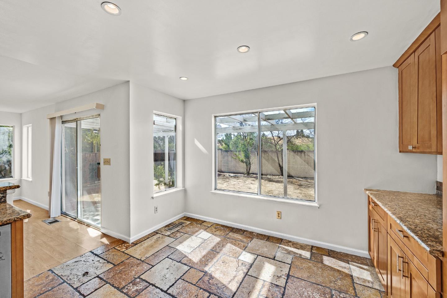 Detail Gallery Image 13 of 28 For 3124 Terrace View Ave, Antioch,  CA 94531 - 4 Beds | 2/1 Baths
