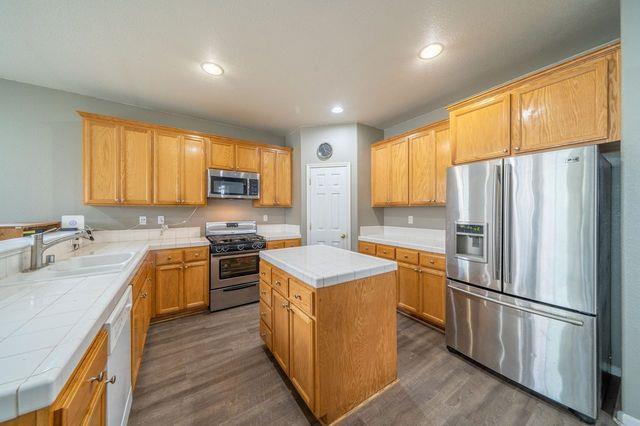 Detail Gallery Image 10 of 25 For 3651 Higgins Ave, Stockton,  CA 95205 - 4 Beds | 2 Baths