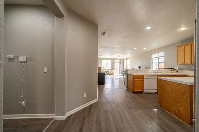 Detail Gallery Image 8 of 25 For 3651 Higgins Ave, Stockton,  CA 95205 - 4 Beds | 2 Baths