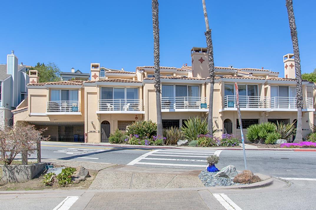 Detail Gallery Image 1 of 26 For 5005 Cliff Dr #2,  Capitola,  CA 95010 - 2 Beds | 2 Baths