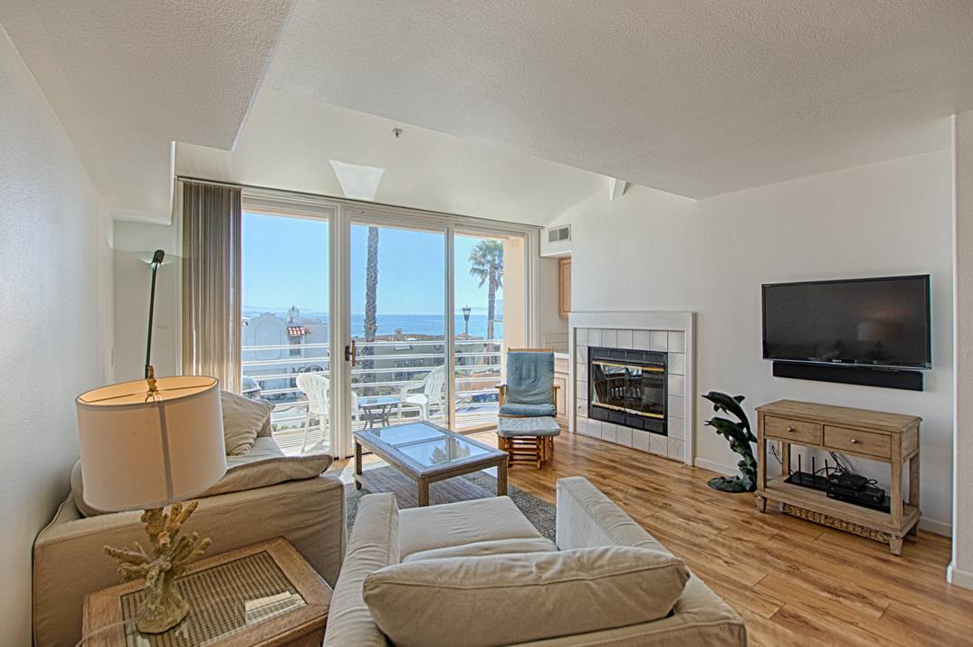 Detail Gallery Image 5 of 26 For 5005 Cliff Dr #2,  Capitola,  CA 95010 - 2 Beds | 2 Baths