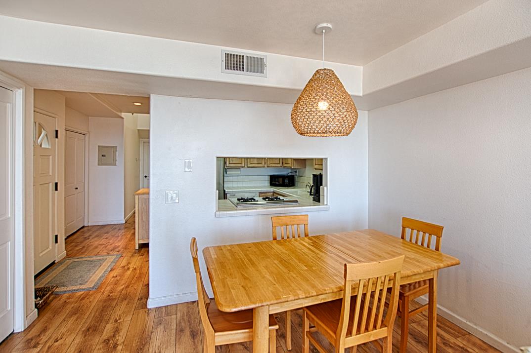 Detail Gallery Image 9 of 26 For 5005 Cliff Dr #2,  Capitola,  CA 95010 - 2 Beds | 2 Baths