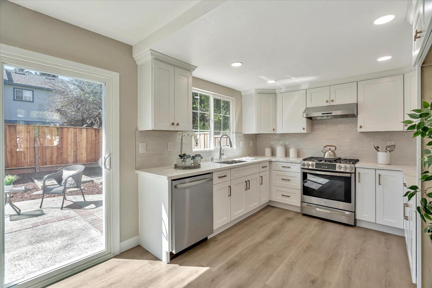 Detail Gallery Image 3 of 23 For 1514 David Ln, Milpitas,  CA 95035 - 4 Beds | 2/1 Baths