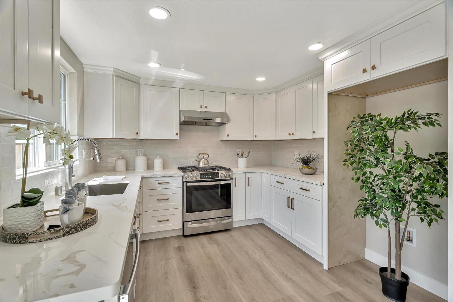 Detail Gallery Image 9 of 23 For 1514 David Ln, Milpitas,  CA 95035 - 4 Beds | 2/1 Baths