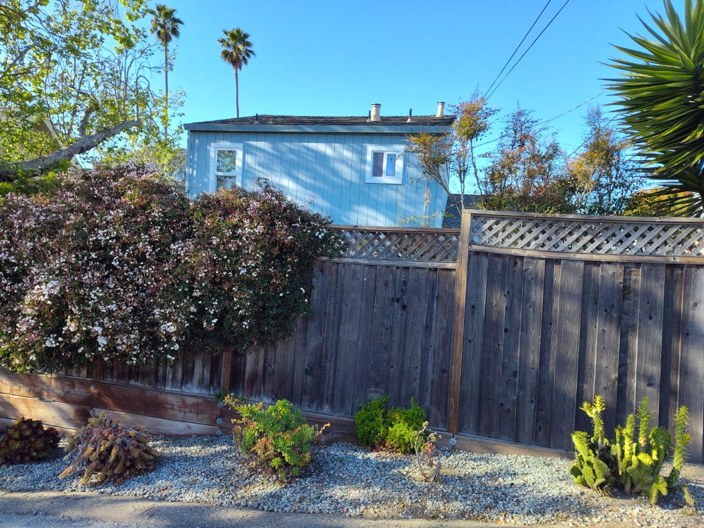Detail Gallery Image 5 of 21 For 401 5th Ave, Santa Cruz,  CA 95062 - 3 Beds | 2 Baths