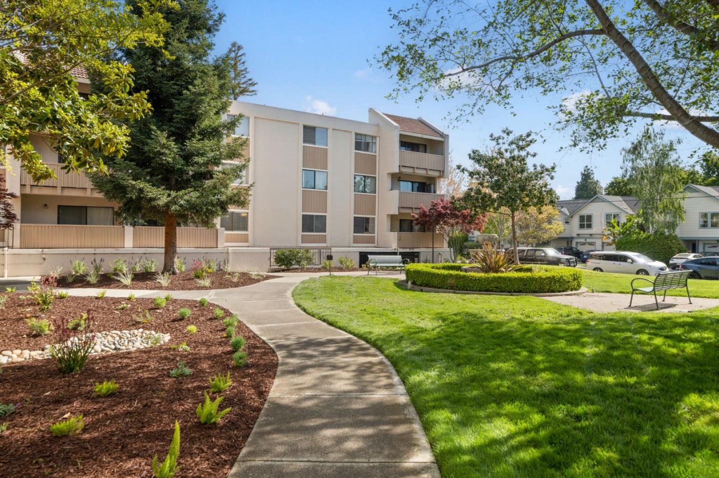 Detail Gallery Image 2 of 45 For 400 Ortega Ave #102,  Mountain View,  CA 94040 - 1 Beds | 1 Baths