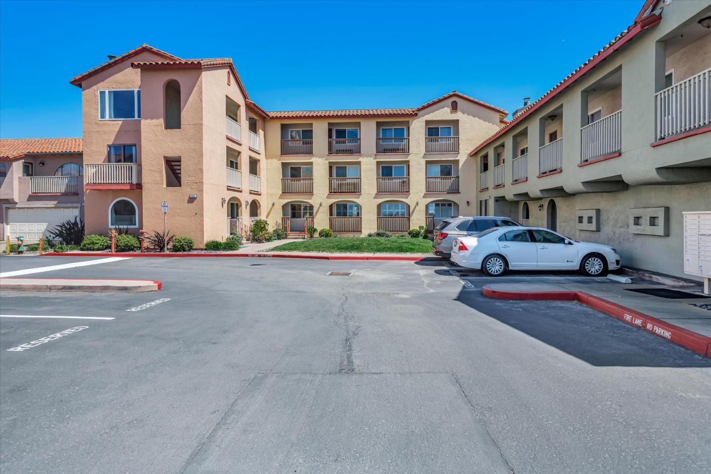 Detail Gallery Image 1 of 1 For 2355 Beach Blvd #102,  Pacifica,  CA 94044 - 2 Beds | 2 Baths