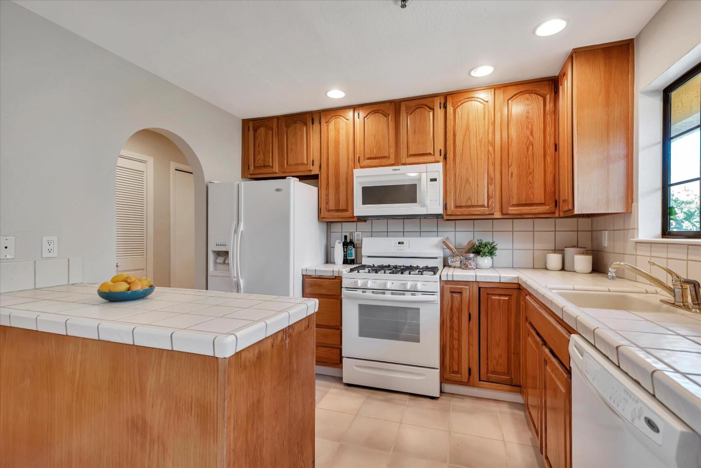Detail Gallery Image 11 of 47 For 2355 Beach Blvd #102,  Pacifica,  CA 94044 - 2 Beds | 2 Baths