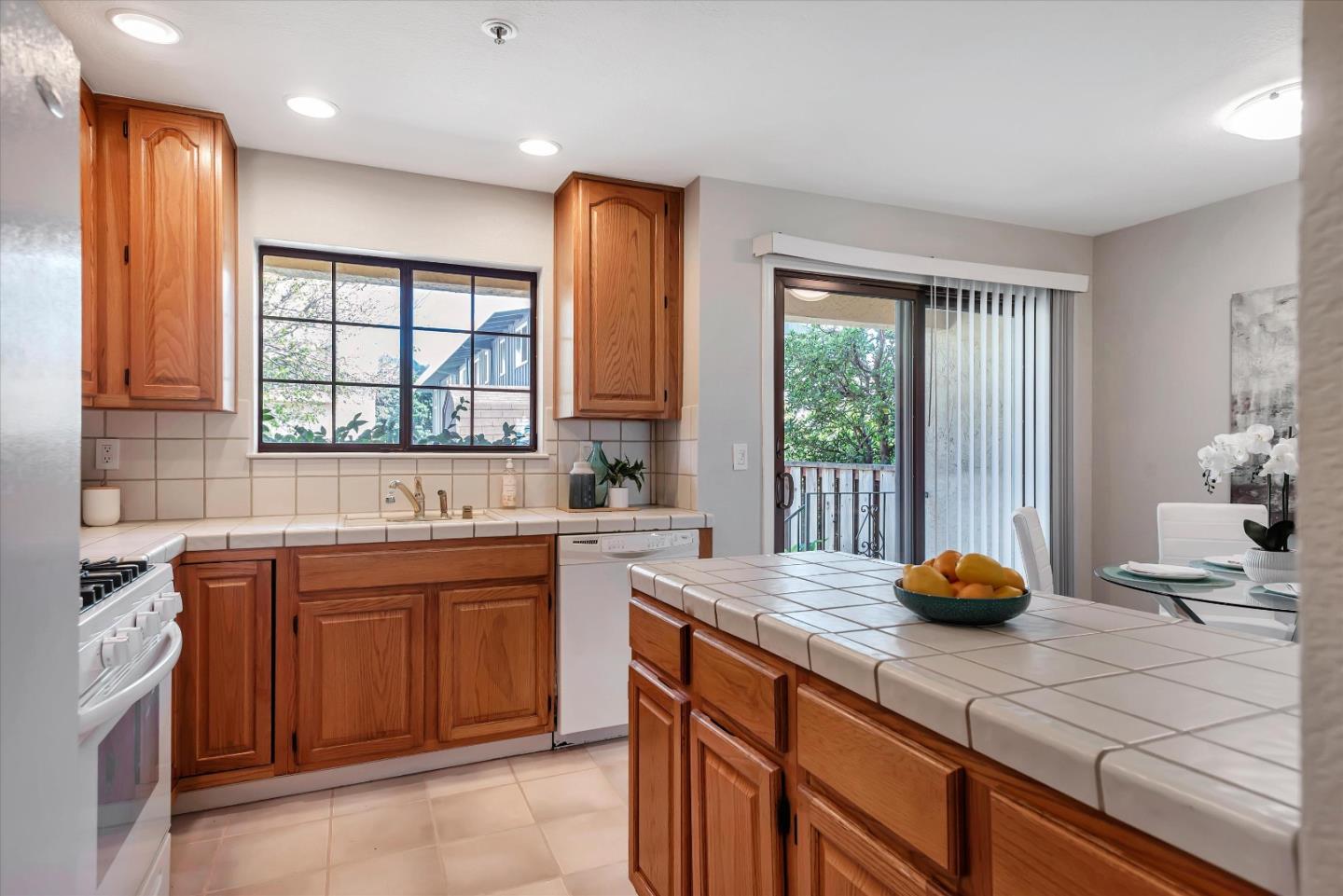 Detail Gallery Image 14 of 47 For 2355 Beach Blvd #102,  Pacifica,  CA 94044 - 2 Beds | 2 Baths