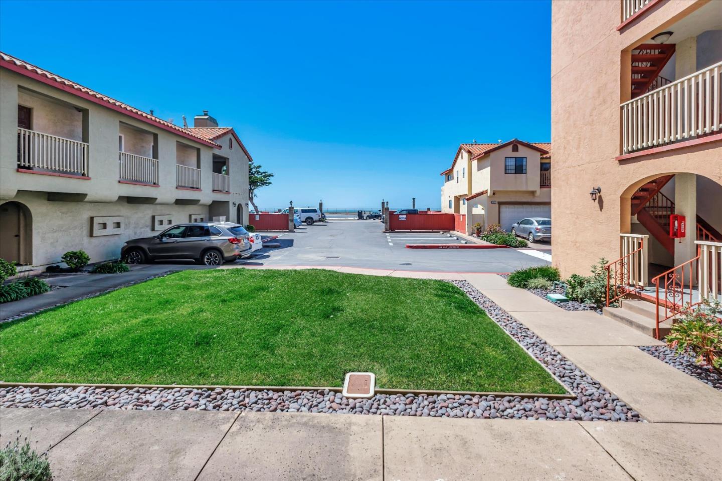 Detail Gallery Image 2 of 47 For 2355 Beach Blvd #102,  Pacifica,  CA 94044 - 2 Beds | 2 Baths