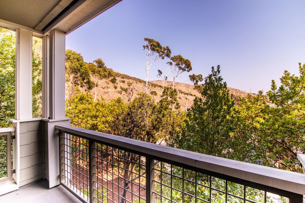 Detail Gallery Image 5 of 33 For 122 Swallowtail Ct, Brisbane,  CA 94005 - 2 Beds | 2 Baths
