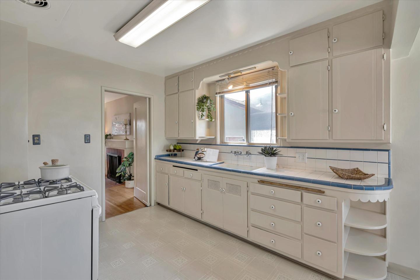 Detail Gallery Image 10 of 27 For 223 Murdock St, Richmond,  CA 94804 - 3 Beds | 1 Baths