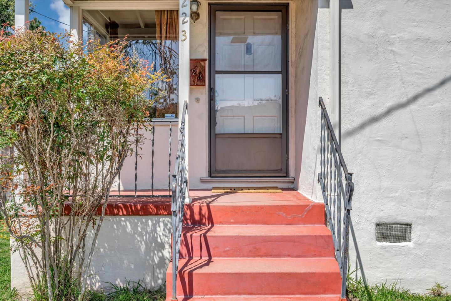 Detail Gallery Image 5 of 27 For 223 Murdock St, Richmond,  CA 94804 - 3 Beds | 1 Baths