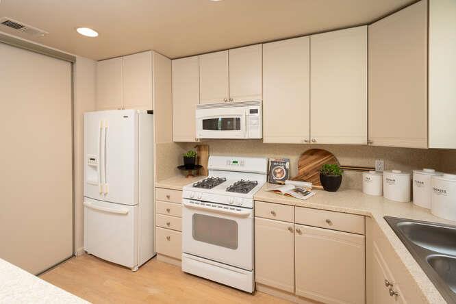 Detail Gallery Image 11 of 20 For 30 Lorton Ave #303,  Burlingame,  CA 94010 - 2 Beds | 2 Baths