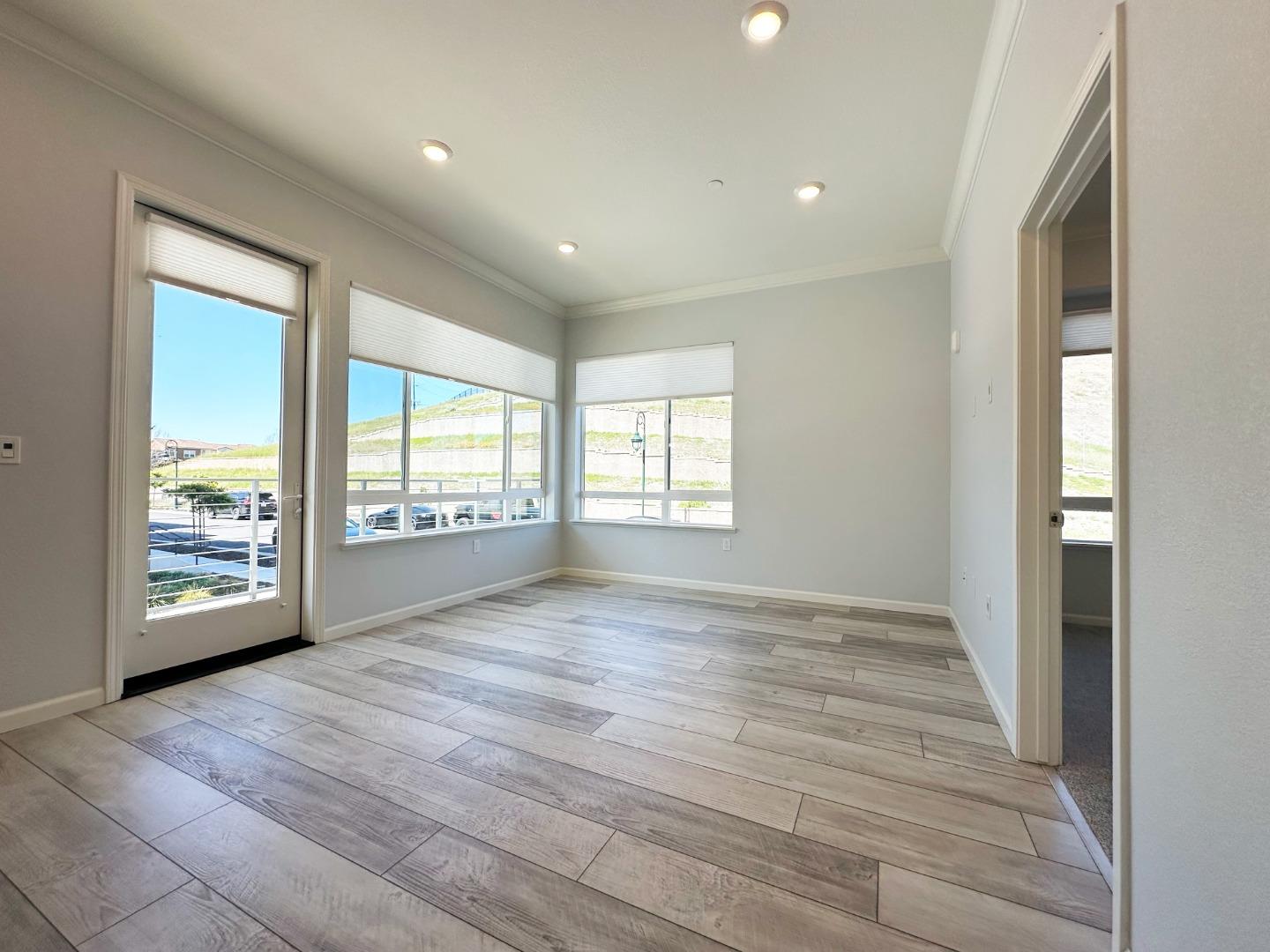 Detail Gallery Image 3 of 12 For 3034 Empoli St #1,  San Jose,  CA 95136 - 3 Beds | 2 Baths