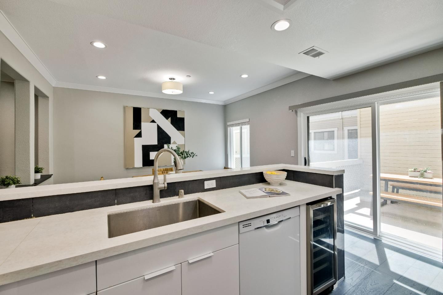 Detail Gallery Image 22 of 56 For 943 La Mesa Ter #B,  Sunnyvale,  CA 94086 - 3 Beds | 2/1 Baths