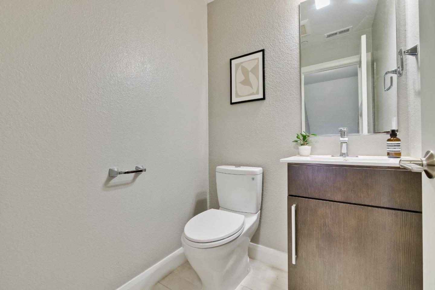Detail Gallery Image 44 of 56 For 943 La Mesa Ter #B,  Sunnyvale,  CA 94086 - 3 Beds | 2/1 Baths
