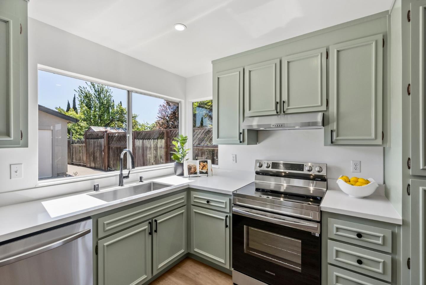 Detail Gallery Image 8 of 22 For 3212 Beard Rd, Fremont,  CA 94555 - 3 Beds | 2 Baths
