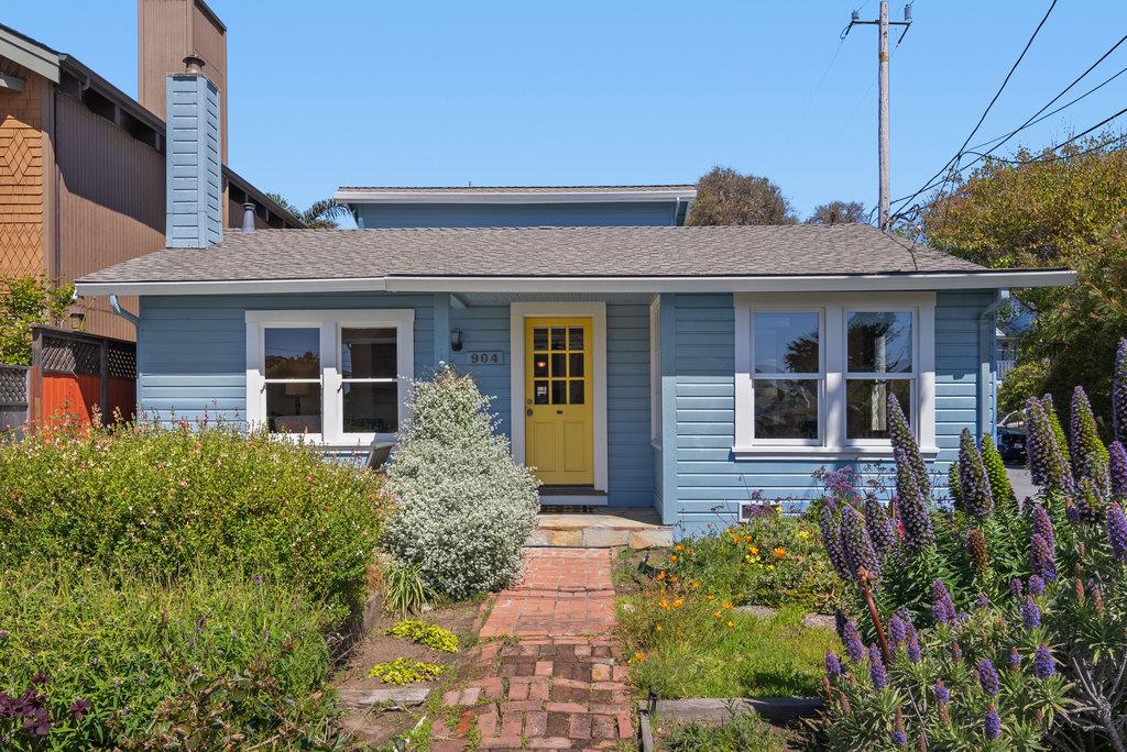 Photo of 904 Pelton Ave in Santa Cruz, CA