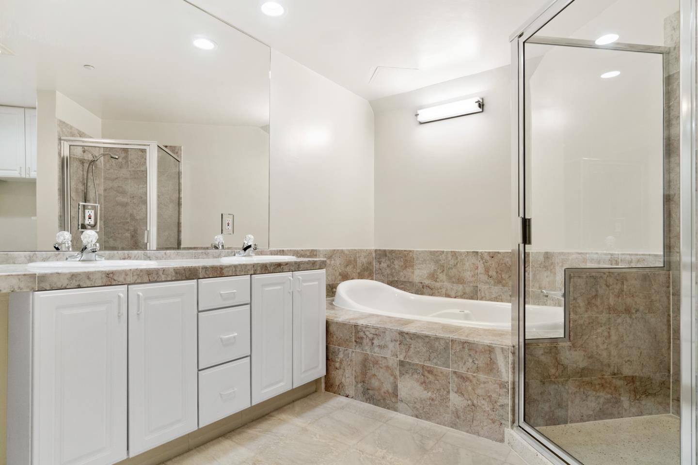 Detail Gallery Image 16 of 24 For 518 Almer Rd #6,  Burlingame,  CA 94010 - 2 Beds | 2 Baths
