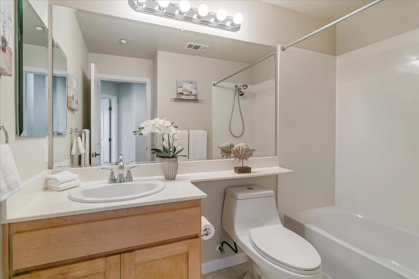 Detail Gallery Image 22 of 32 For 313 Vista Roma Way, San Jose,  CA 95136 - 3 Beds | 2/1 Baths