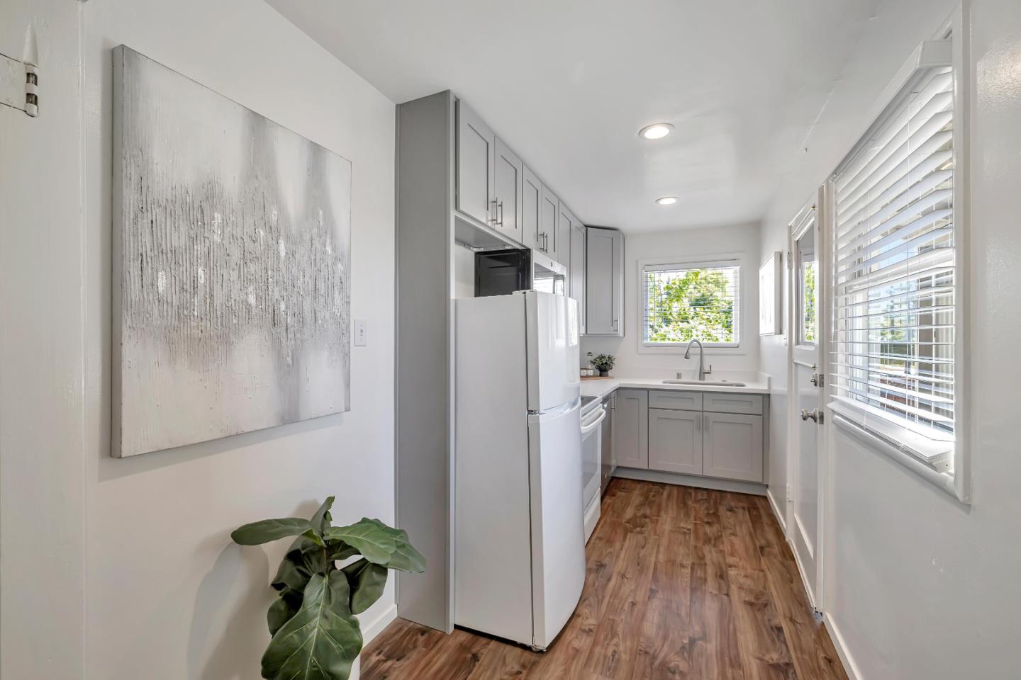 Detail Gallery Image 17 of 19 For 820 Hill/891 Gordon Ave St, Belmont,  CA 94002 - 2 Beds | 2 Baths