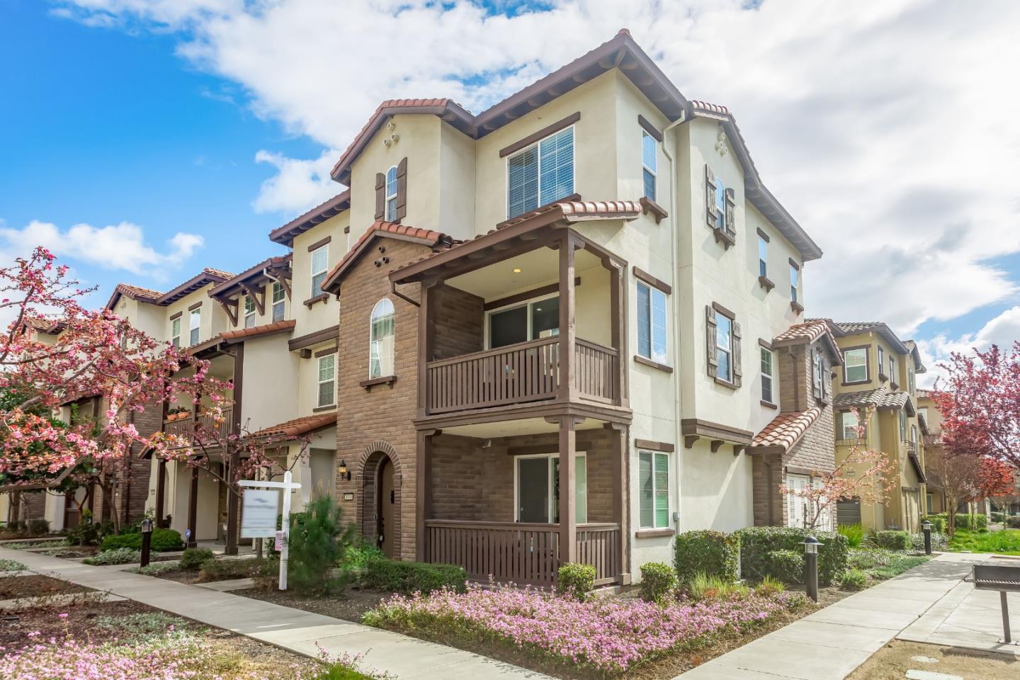 Detail Gallery Image 1 of 1 For 1059 Chamomile, San Jose,  CA 95133 - 4 Beds | 3/1 Baths